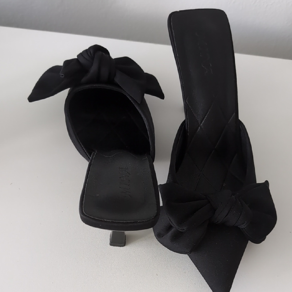 Elegant Black Bow Mules